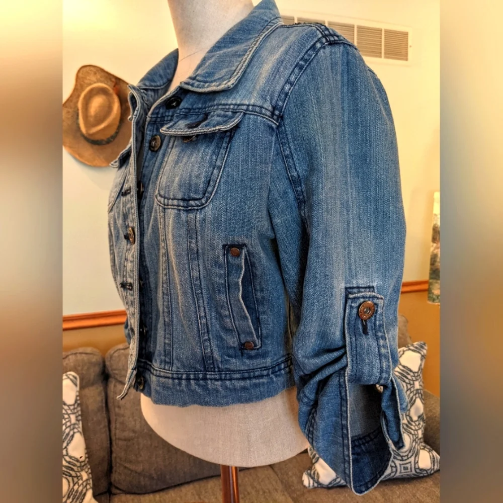 Cropped Jean jacket!! LOVECUTURE denim trendy cropped style Jean jacket - Picture 1 of 9